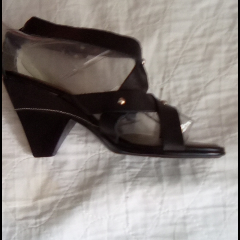 Shoes - Picture 2 of 4